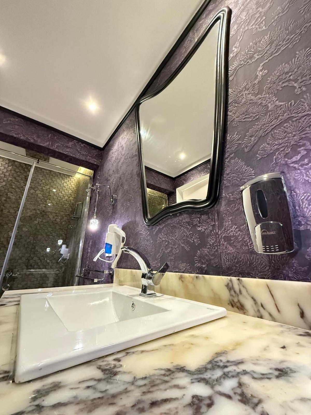 Modern 1-bedroom In Zamalek Visits Allowed - 8a Apartment *